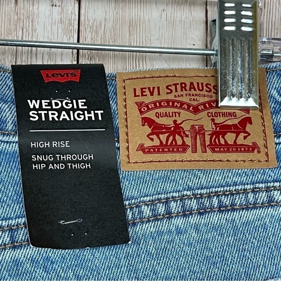 Levi’s Wedgie Straight Denim Medium Wash Jeans Size 28 x 26 IRREGULAR - Picture 10 of 13